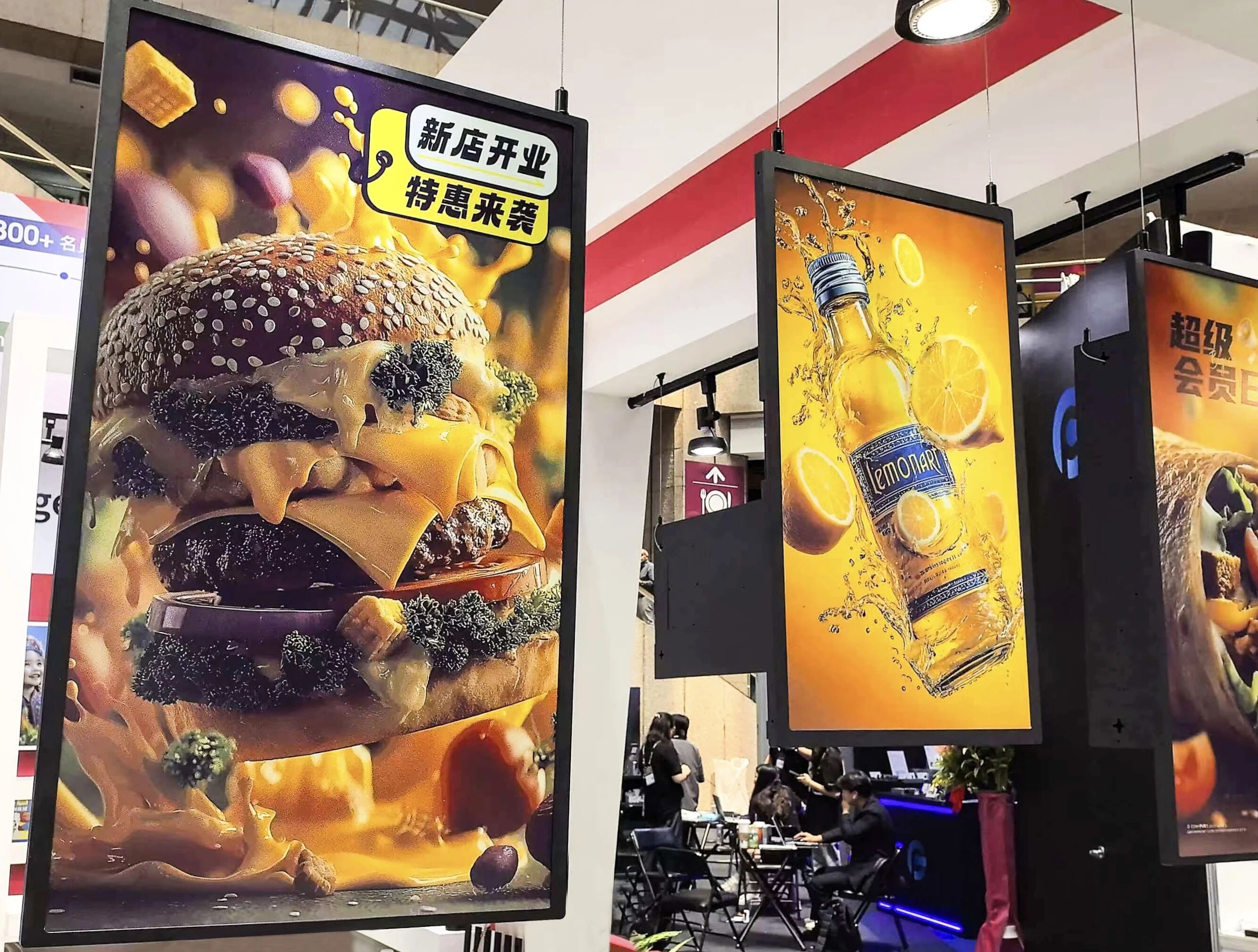 Large-format color ePaper signage