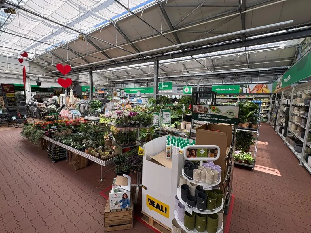hagebaumarkt store interior